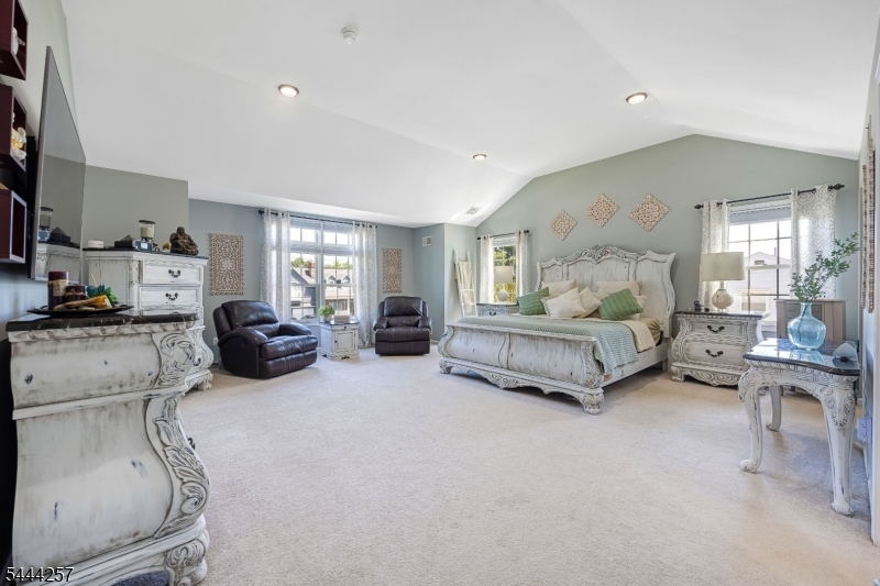 8 Ferndale Pl