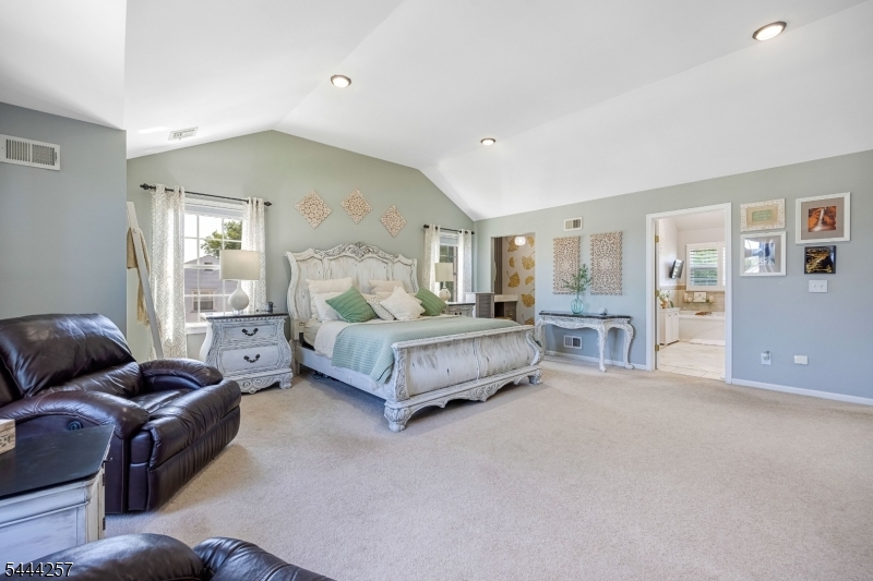 8 Ferndale Pl