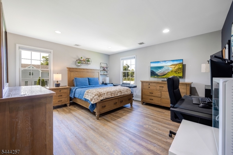 8 Ferndale Pl
