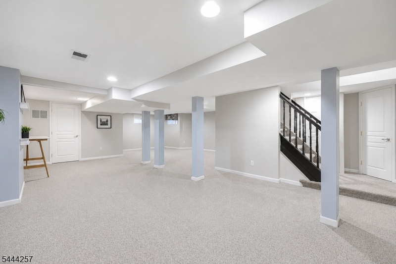 8 Ferndale Pl