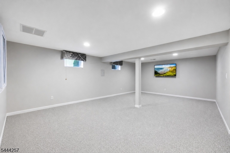8 Ferndale Pl