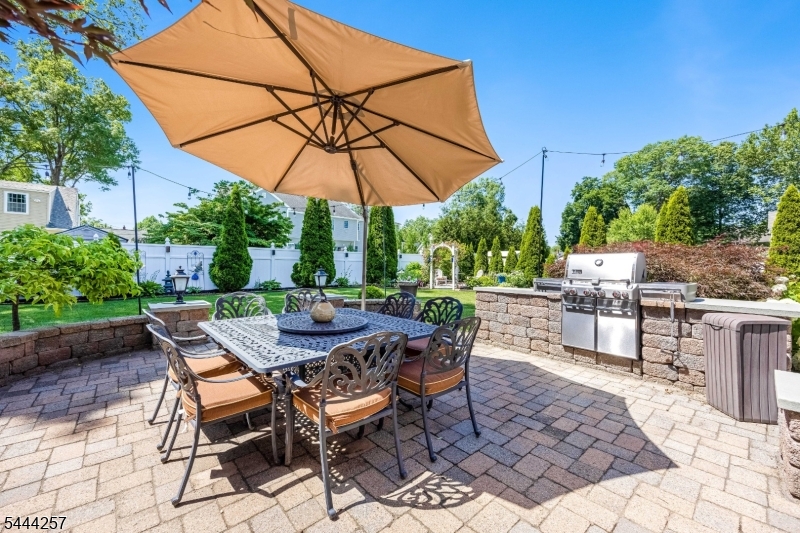 8 Ferndale Pl