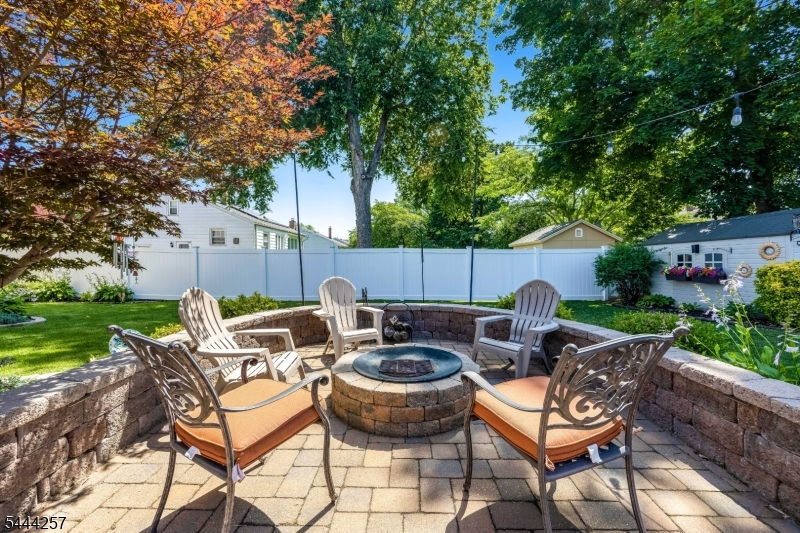 8 Ferndale Pl