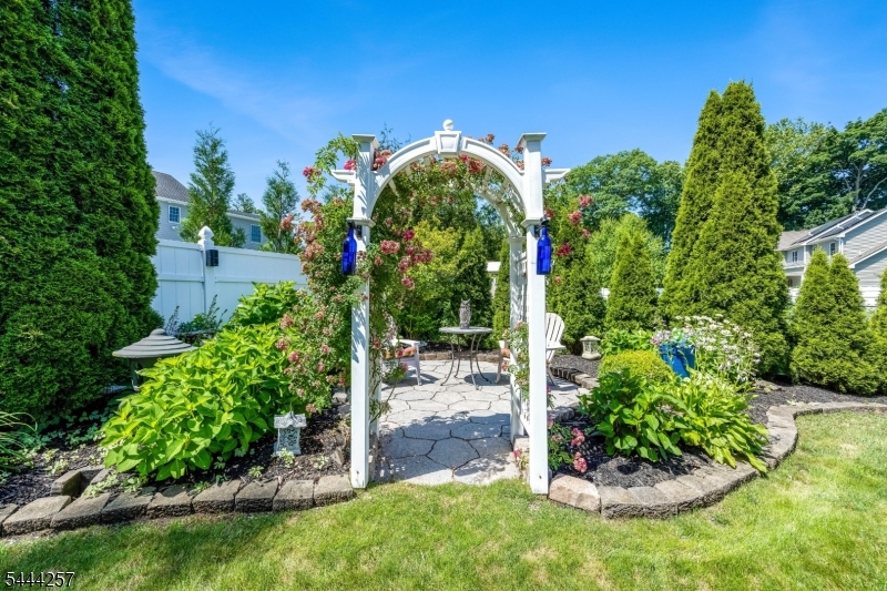 8 Ferndale Pl