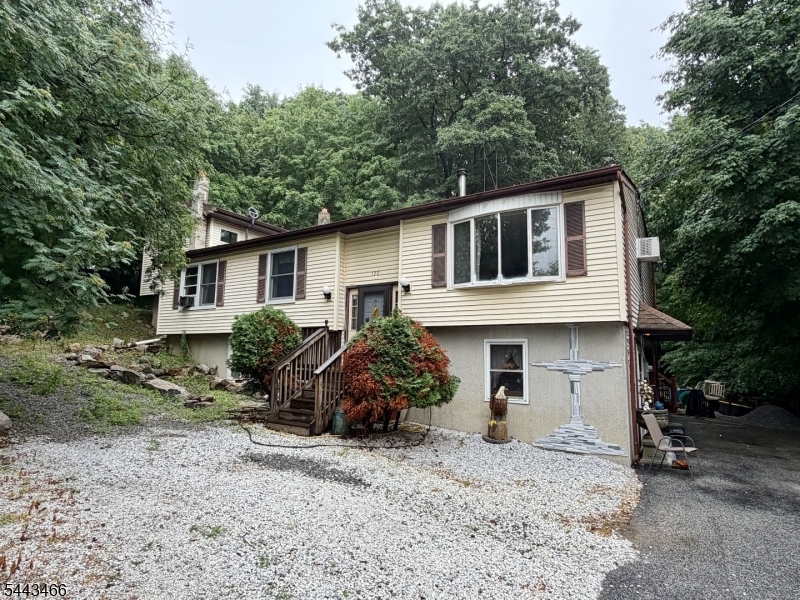 120 Barry Dr N
