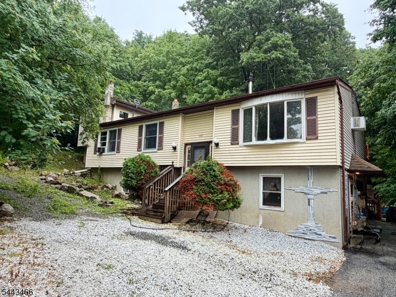120 Barry Dr N