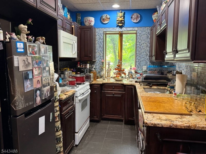 120 Barry Dr N