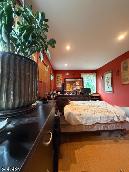 120 Barry Dr N