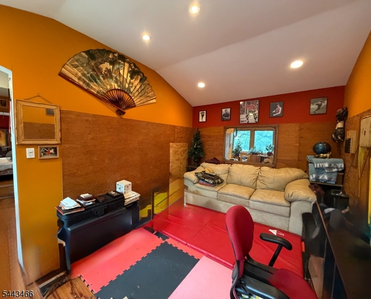 120 Barry Dr N
