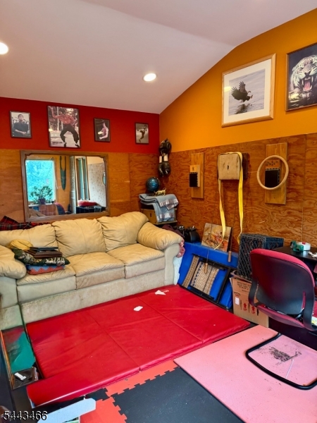 120 Barry Dr N