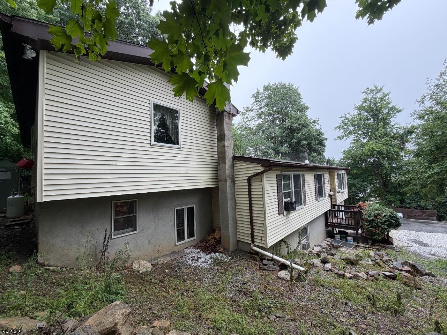 120 Barry Dr N