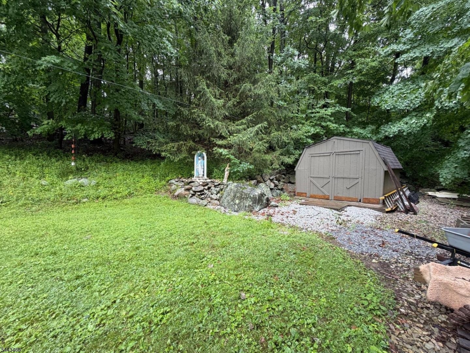 120 Barry Dr N