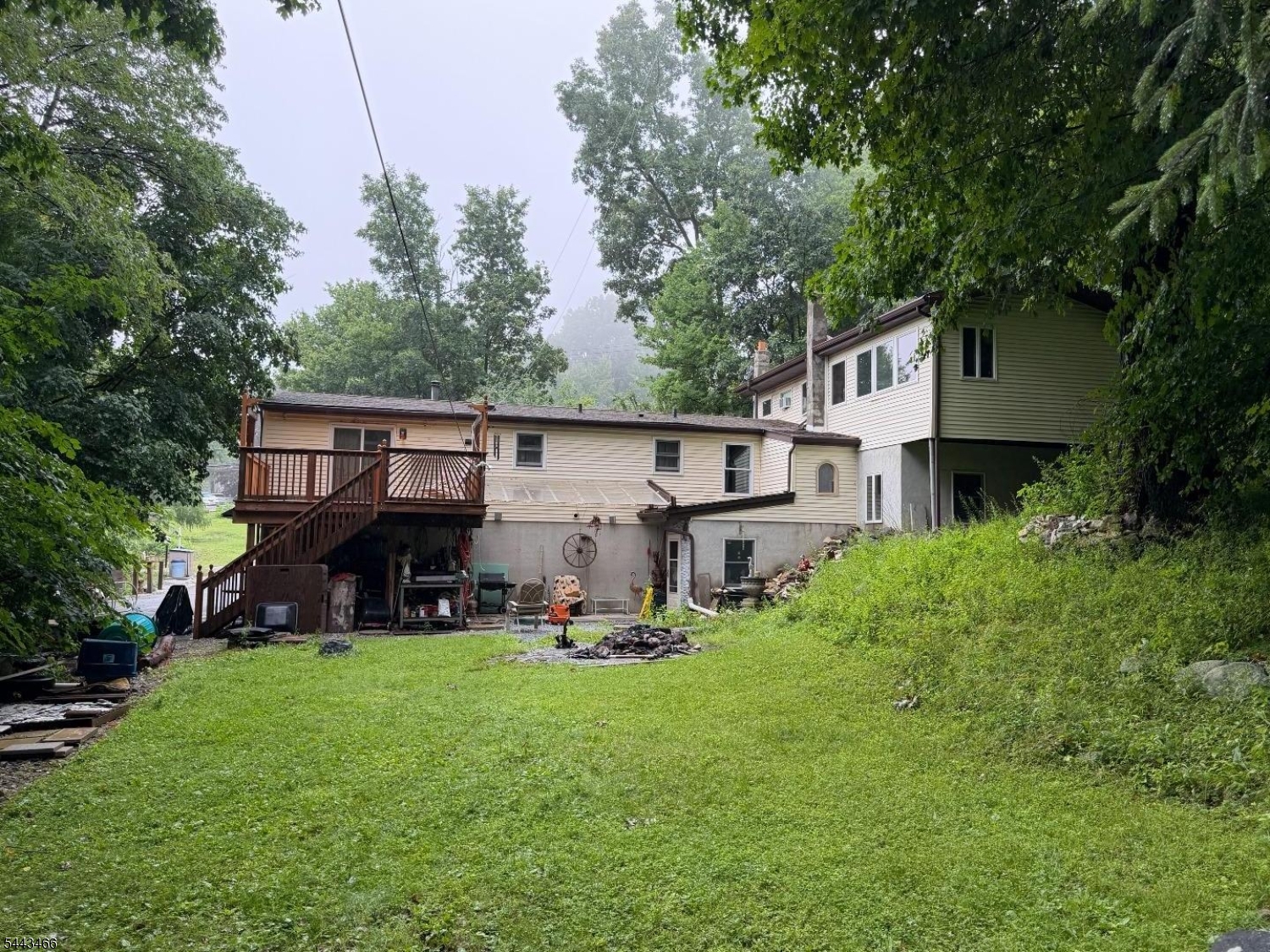 120 Barry Dr N