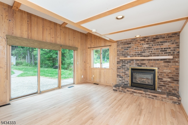 163 Sand Spring Rd
