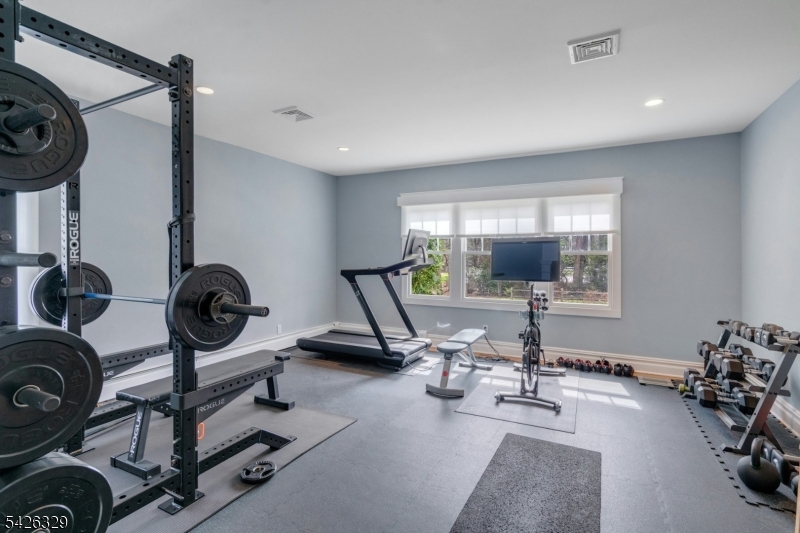 7 Deerhill Dr