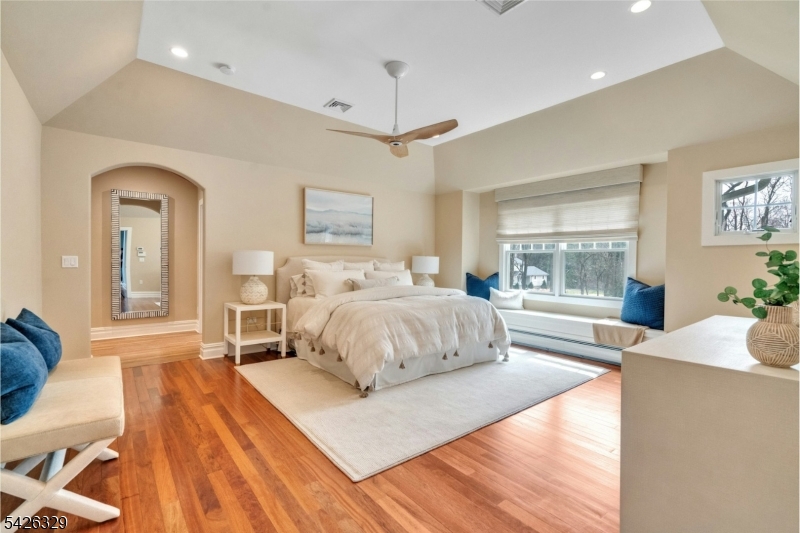 7 Deerhill Dr