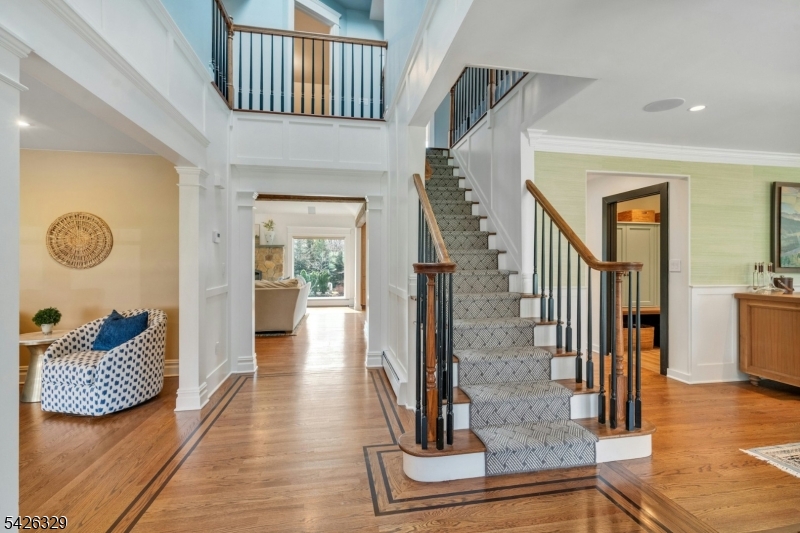7 Deerhill Dr