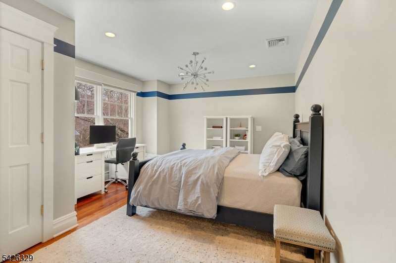 7 Deerhill Dr