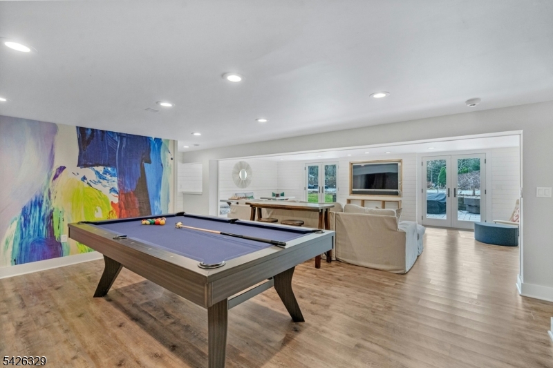 7 Deerhill Dr