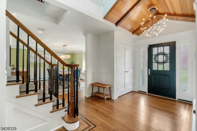 7 Deerhill Dr