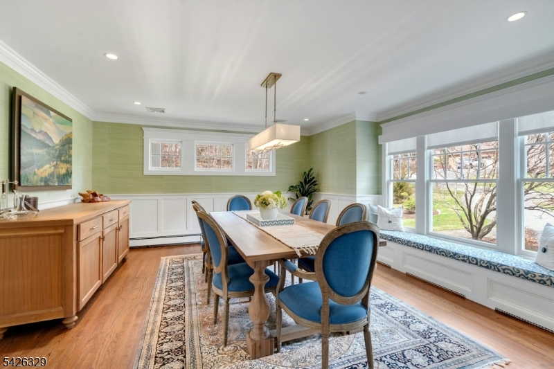 7 Deerhill Dr
