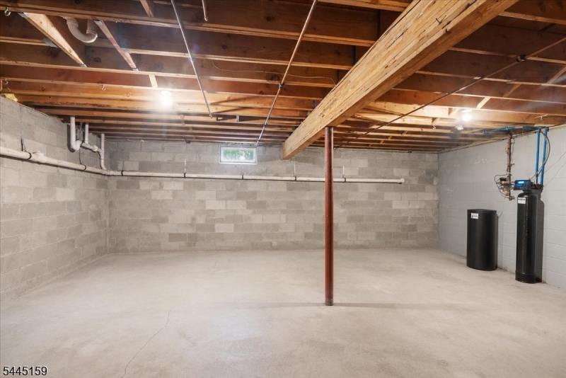 12 Angelo Dr