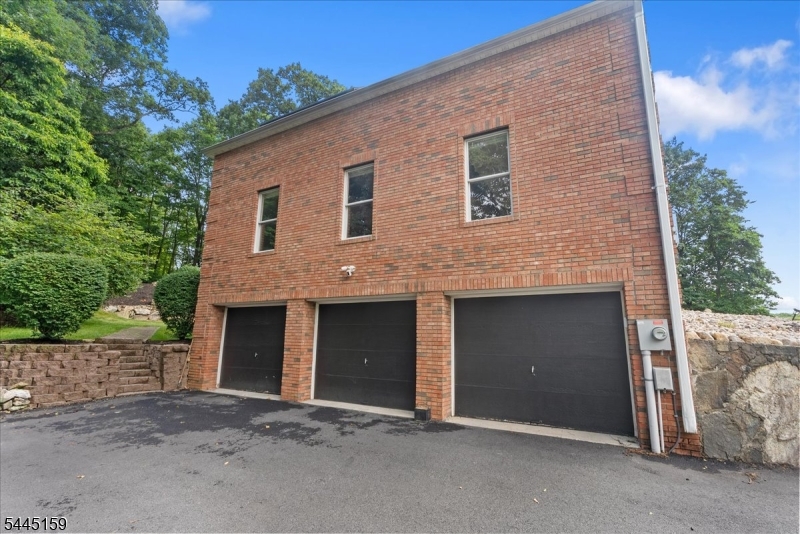 12 Angelo Dr