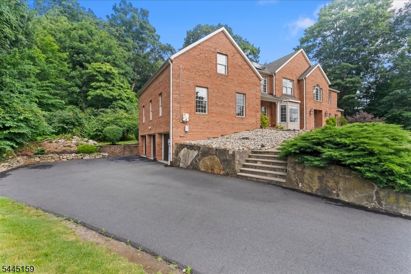 12 Angelo Dr