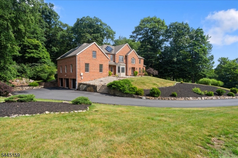 12 Angelo Dr