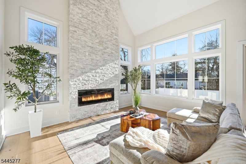 25 Claremont Ave