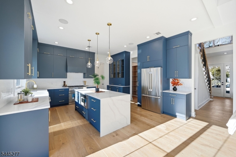 25 Claremont Ave
