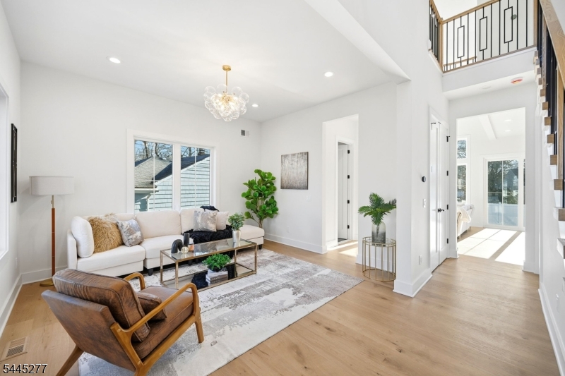 25 Claremont Ave