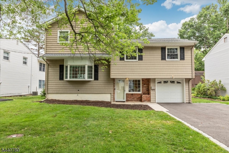 2104 Shady Ln
