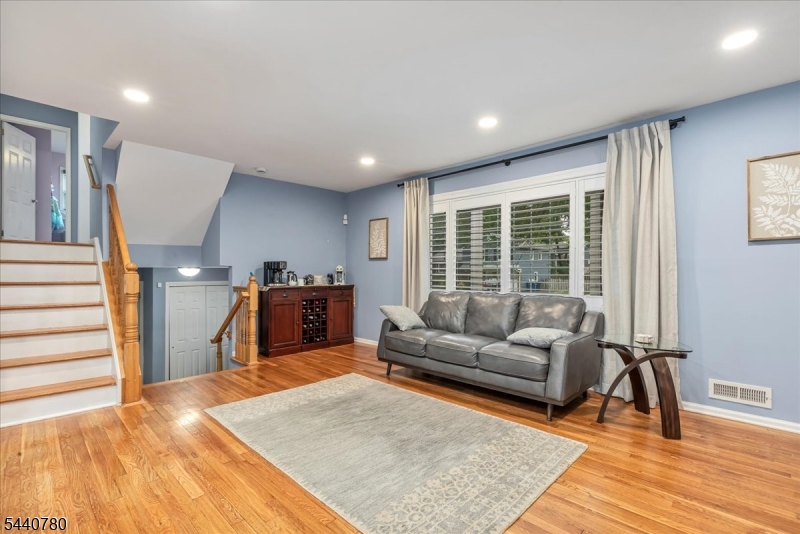 2104 Shady Ln