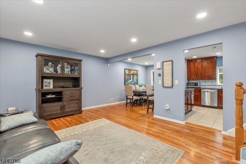 2104 Shady Ln