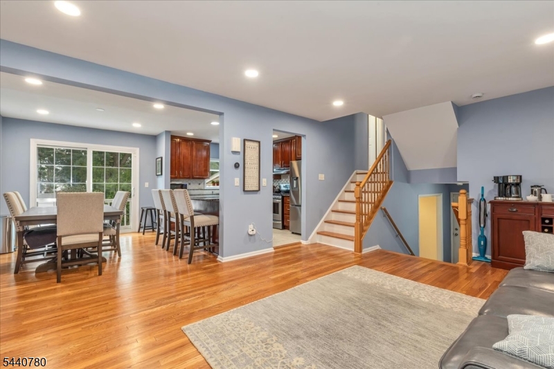 2104 Shady Ln