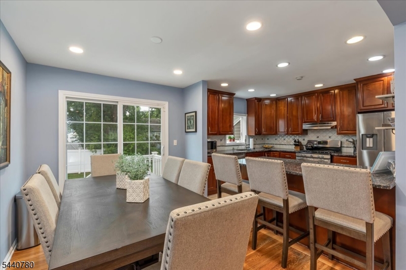 2104 Shady Ln