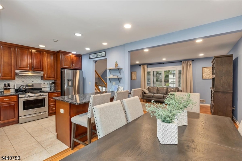 2104 Shady Ln