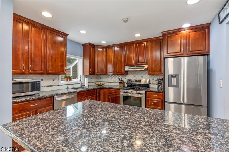2104 Shady Ln