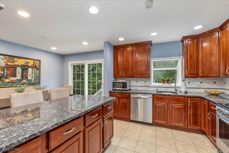 2104 Shady Ln