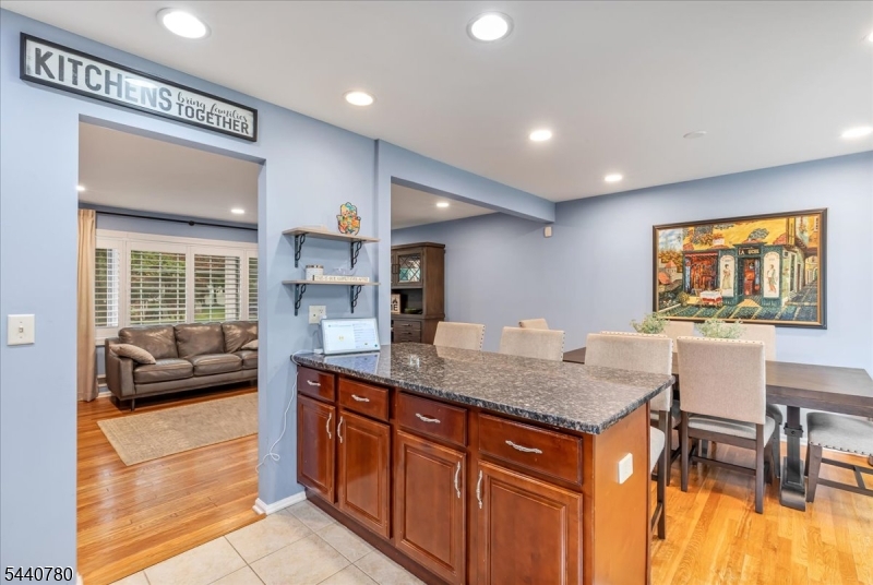 2104 Shady Ln