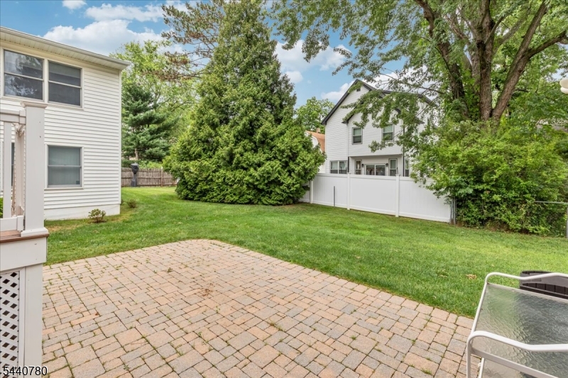 2104 Shady Ln