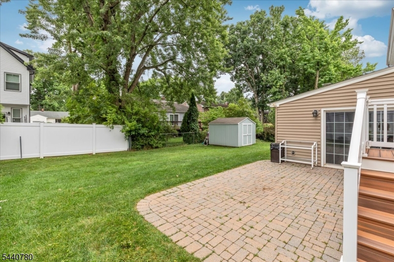 2104 Shady Ln