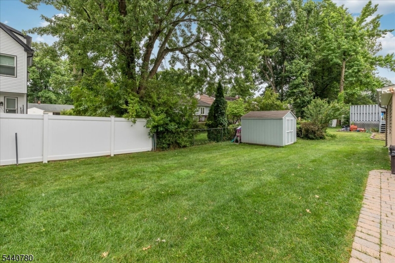 2104 Shady Ln
