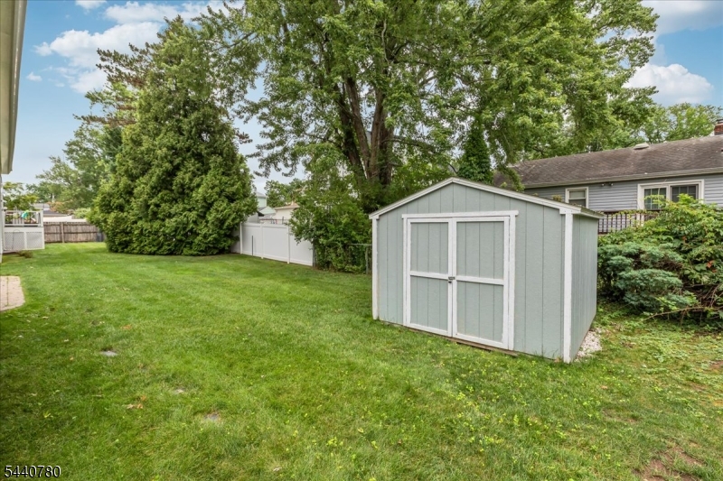 2104 Shady Ln