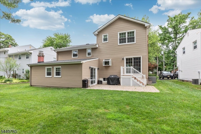 2104 Shady Ln