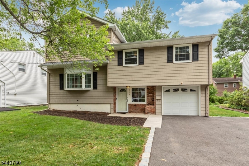 2104 Shady Ln