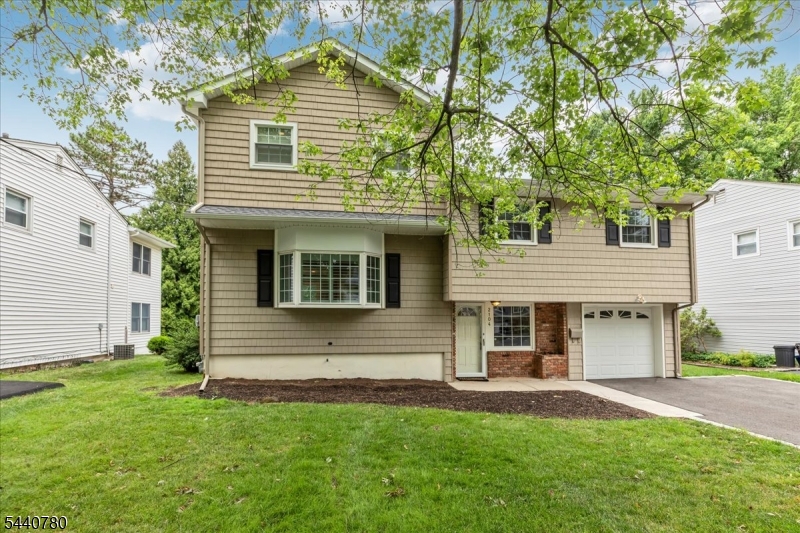 2104 Shady Ln