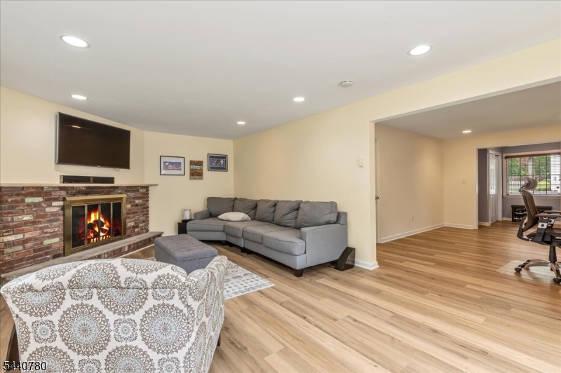 2104 Shady Ln