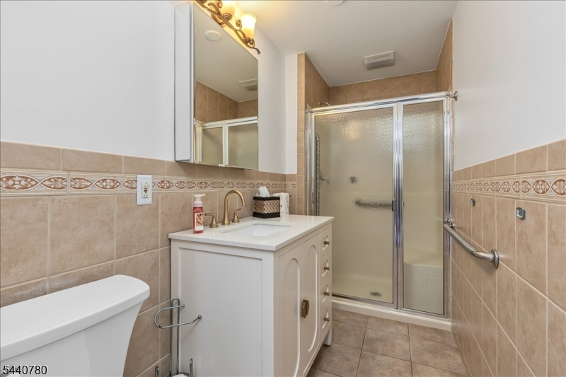 2104 Shady Ln